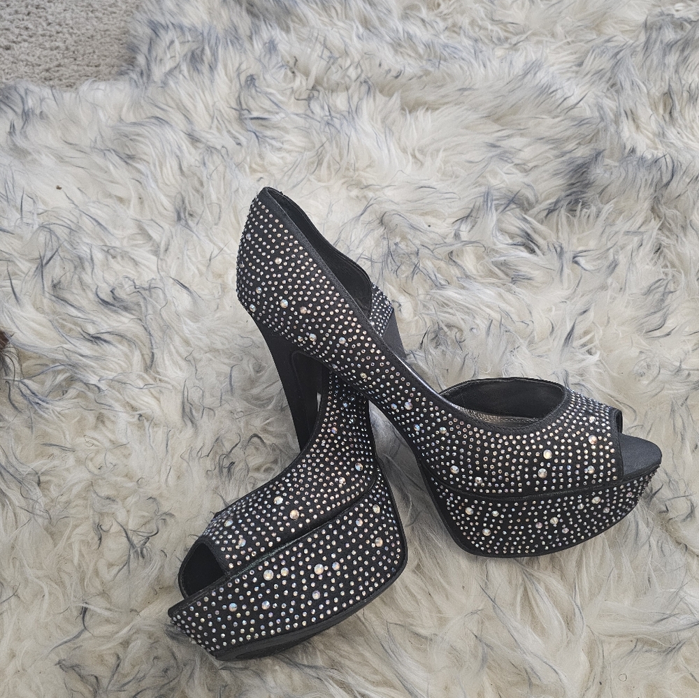 Shoes - Picture 2 of 3